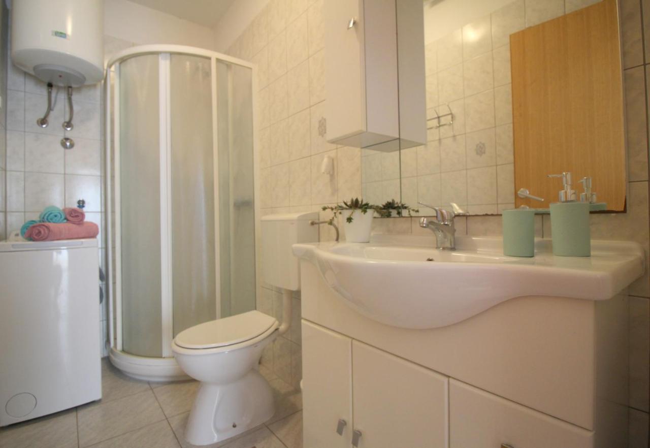 Apartment Ema Near City Center Porec Esterno foto
