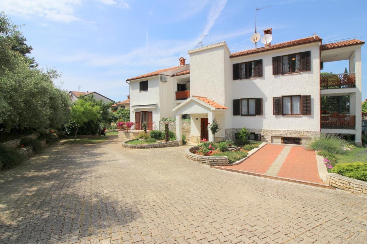 Apartment Ema Near City Center Porec Esterno foto