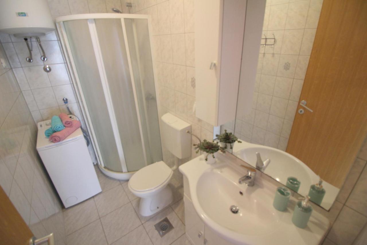 Apartment Ema Near City Center Porec Esterno foto