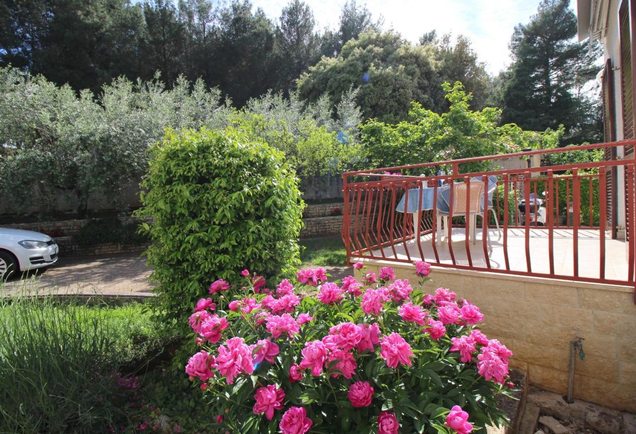 Apartment Ema Near City Center Porec Esterno foto