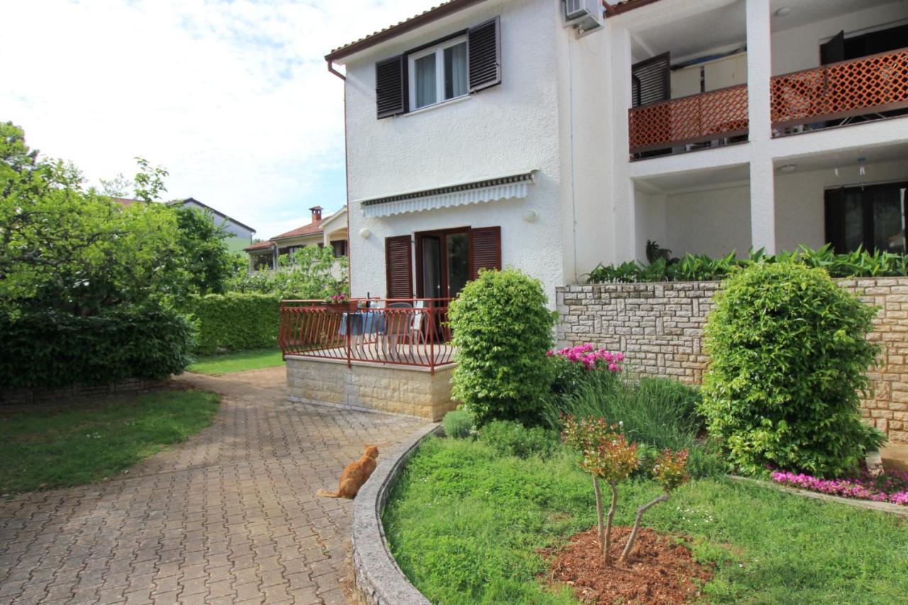 Apartment Ema Near City Center Porec Esterno foto